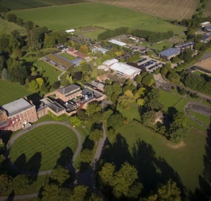 Summer camp sur un authentique campus à Maidenhead