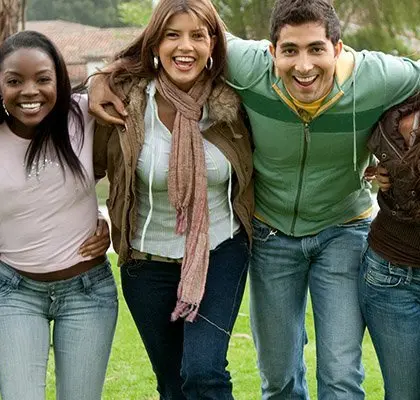 8 jeunes dehors