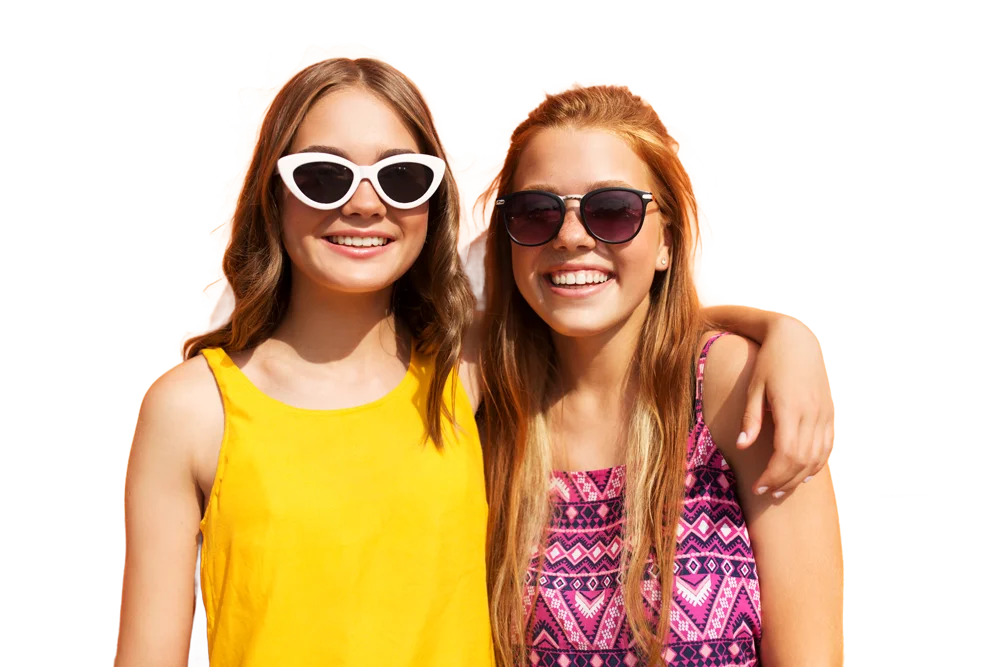 Image de deux personnes qui sourient