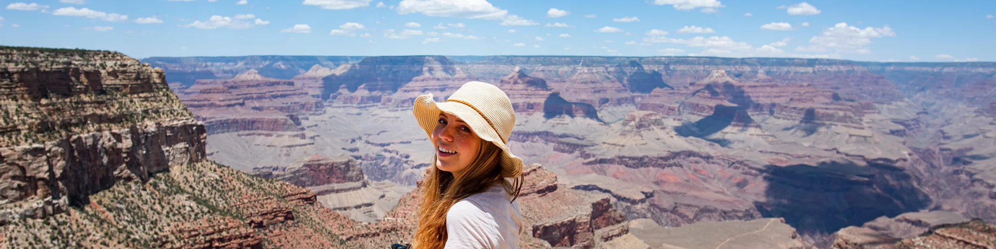 jeune devant paysage Etats-unis