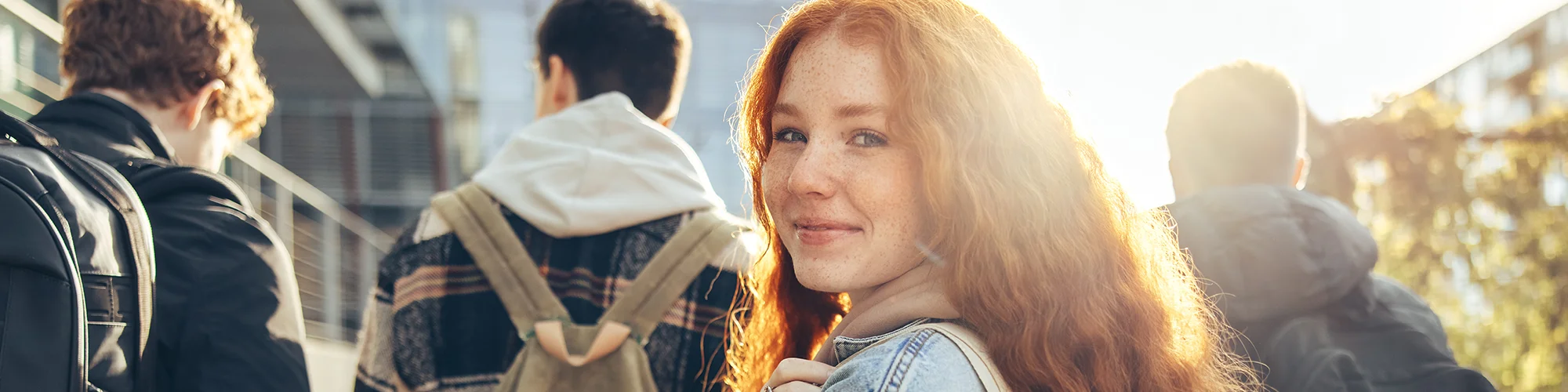 groupe personne souriant