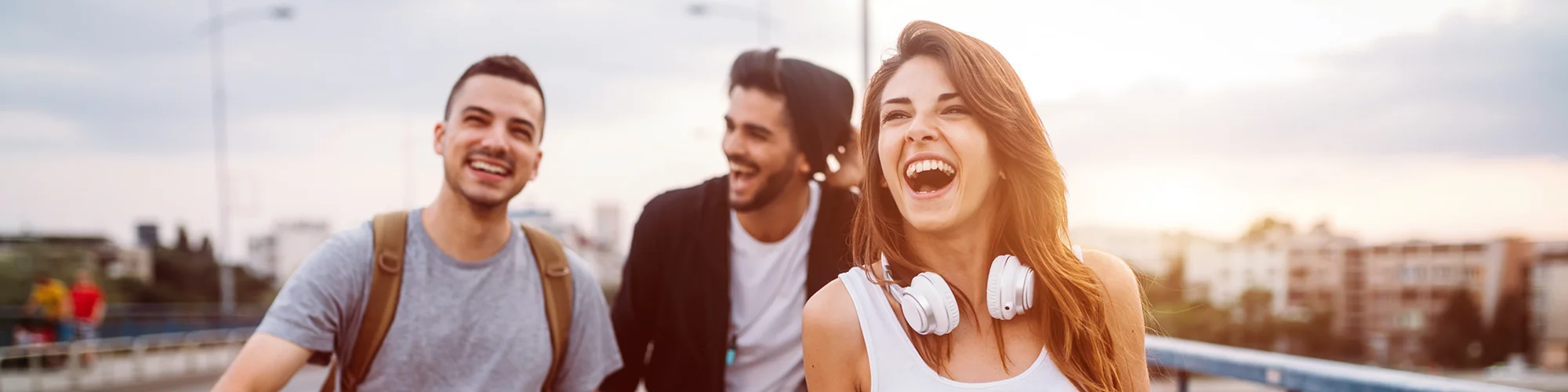 groupe personne souriant