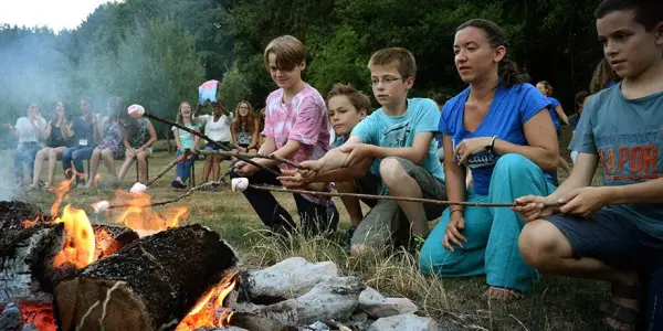 american village chateau daine feu de camp