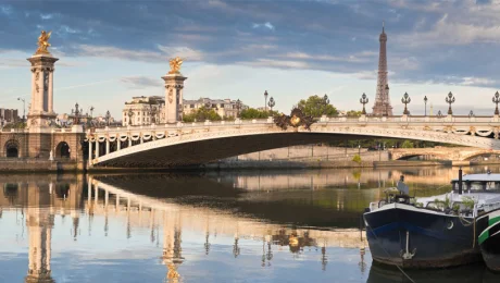 Paris et les Institutions